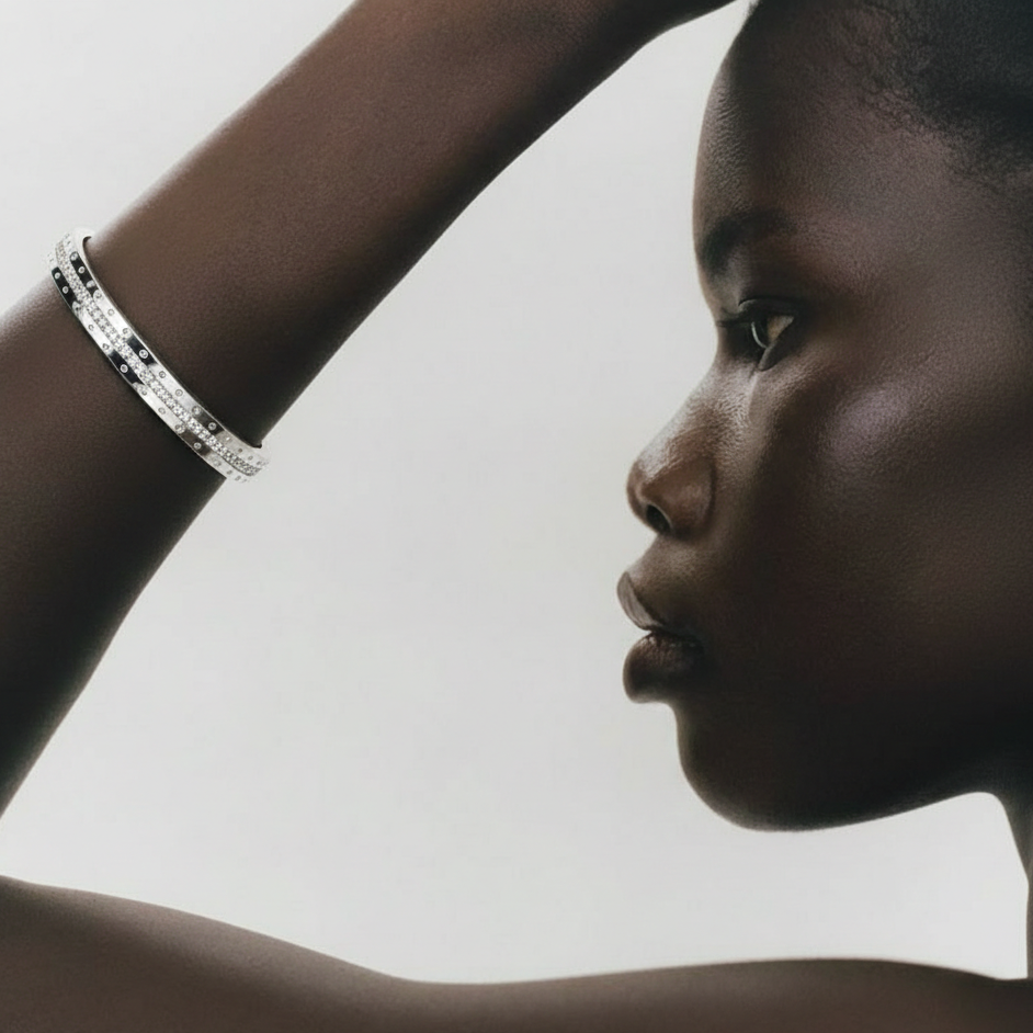 سوار مرصع بالكريستال اللامع باللون الأسود الداكن، مقاوم للتشوه