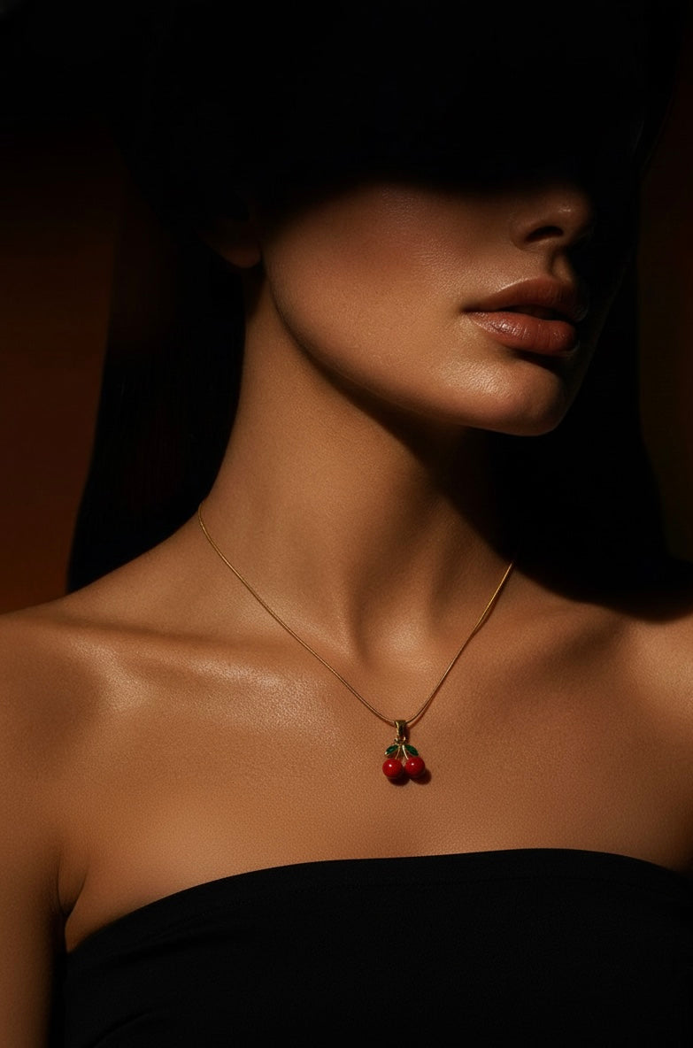قلادة من الفولاذ المقاوم للصدأ بتصميم قطرة الكرز للنساء