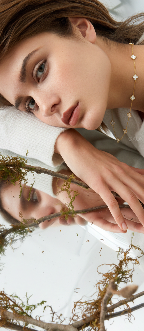 قلادة محطة البرسيم اللؤلؤي - ذهب عيار 18 قيراط، فولاذ مقاوم للصدأ مضاد للتشوه.