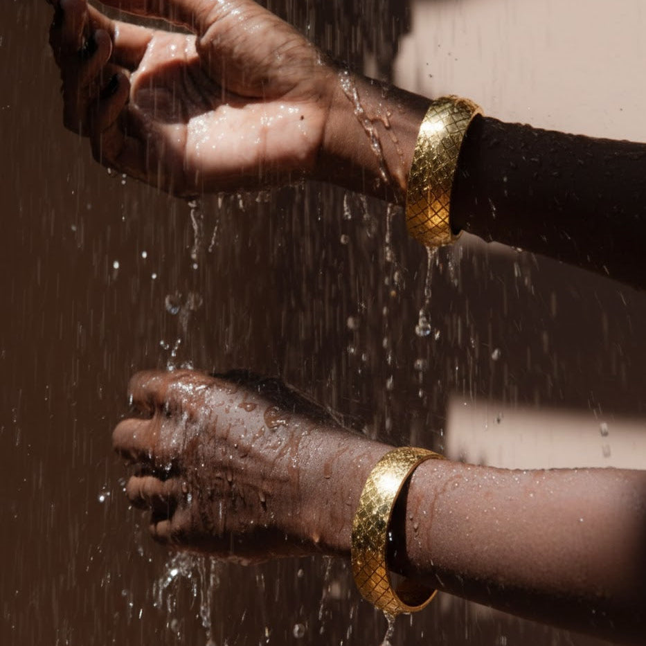 Grid Luxe High-Shine Checkered Anti-Tarnish Bangle